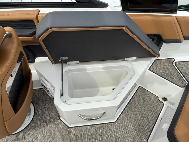 Slide: The Image of Cobalt R4 2025 - 661