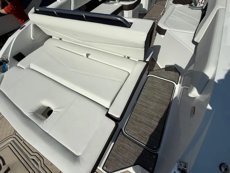 Slide: The Image of Cobalt R6 Surf 2025 - 555