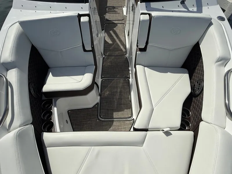 Slide: The Image of Cobalt R6 Surf 2025 - 587