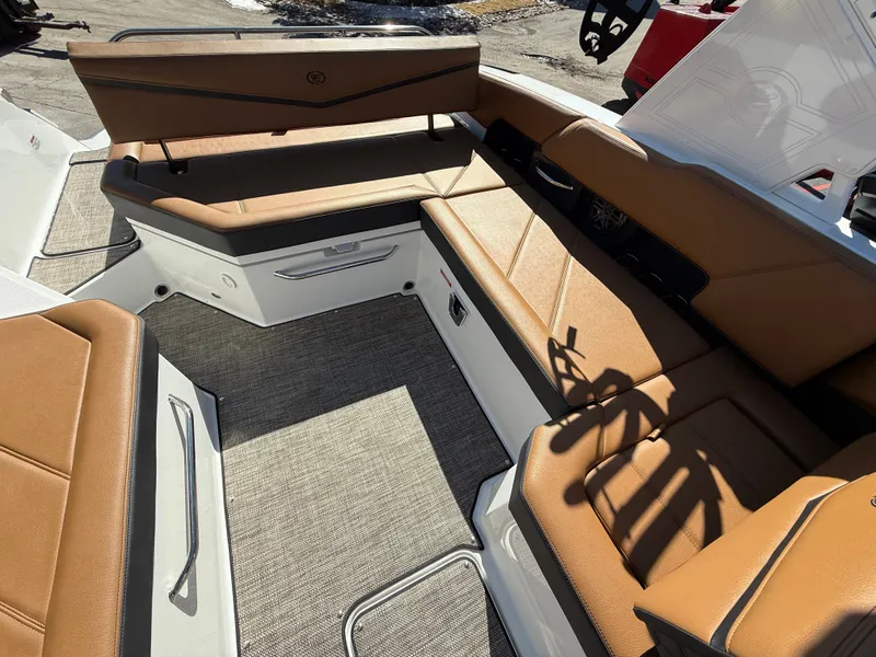 Slide: The Image of Cobalt R6 Surf 2025 - 588