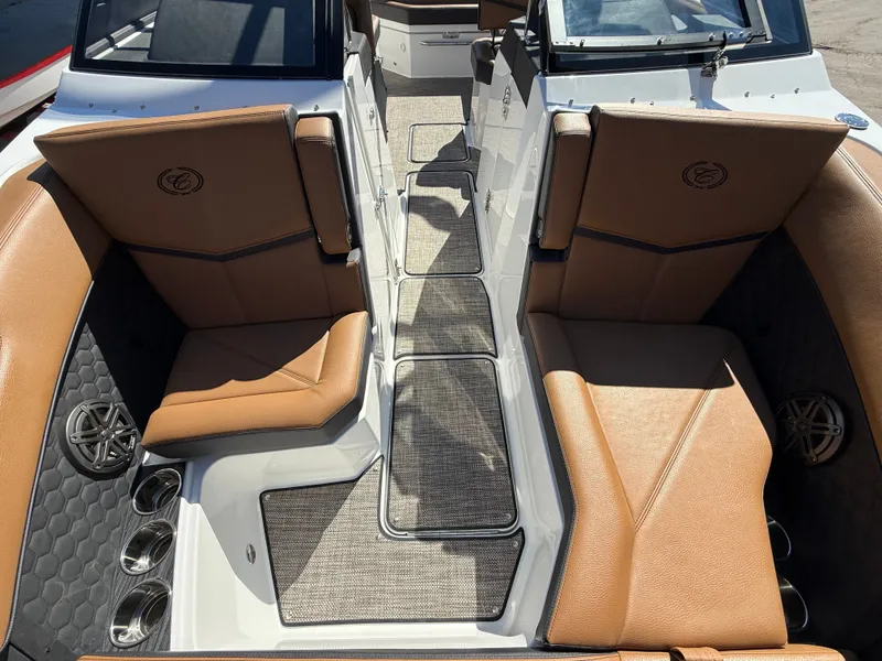 Slide: The Image of Cobalt R6 Surf 2025 - 601