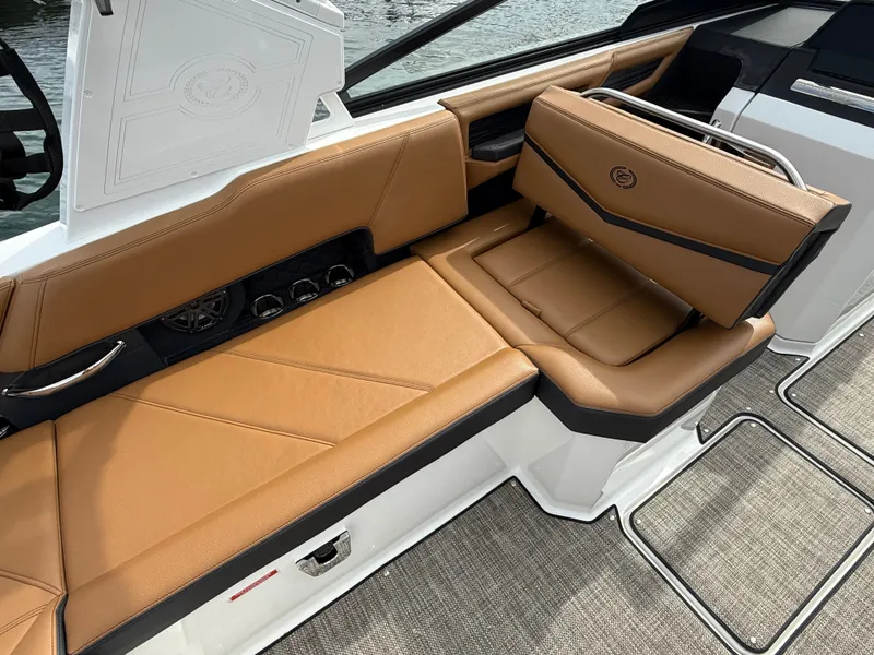 Slide: The Image of Cobalt R6 Surf 2025 - 615