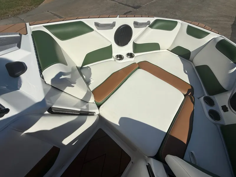 Slide: The Image of Malibu Wakesetter 22 LSV 2022 - 674