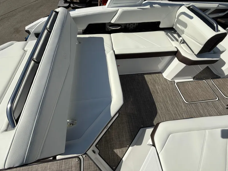 Slide: The Image of Cobalt R6 Surf 2025 - 665