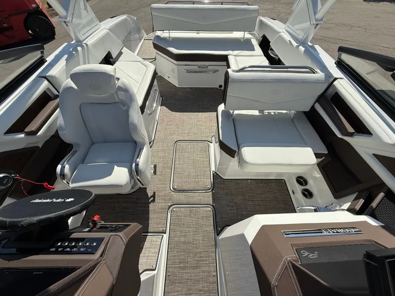 Slide: The Image of Cobalt R6 Surf 2025 - 673