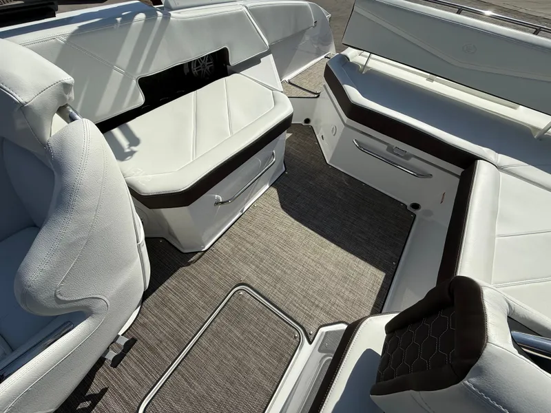 Slide: The Image of Cobalt R6 Surf 2025 - 681