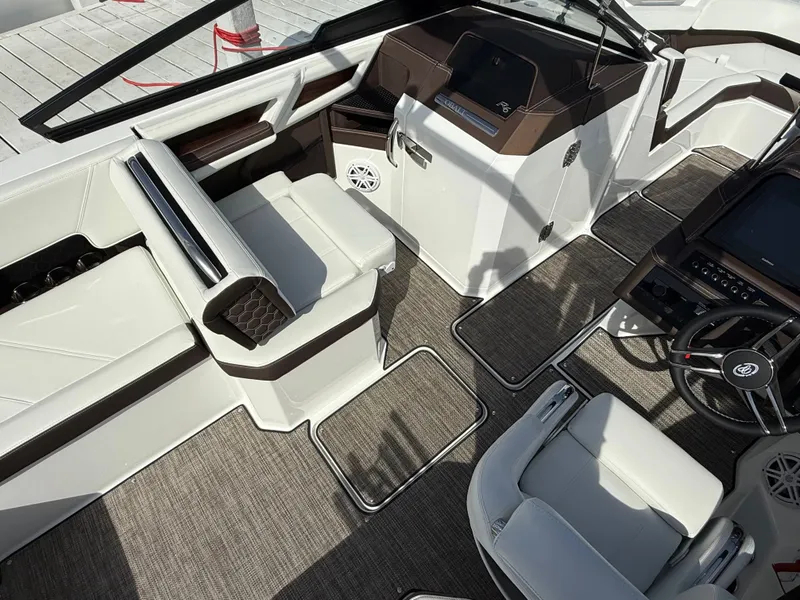 Slide: The Image of Cobalt R6 Surf 2025 - 686