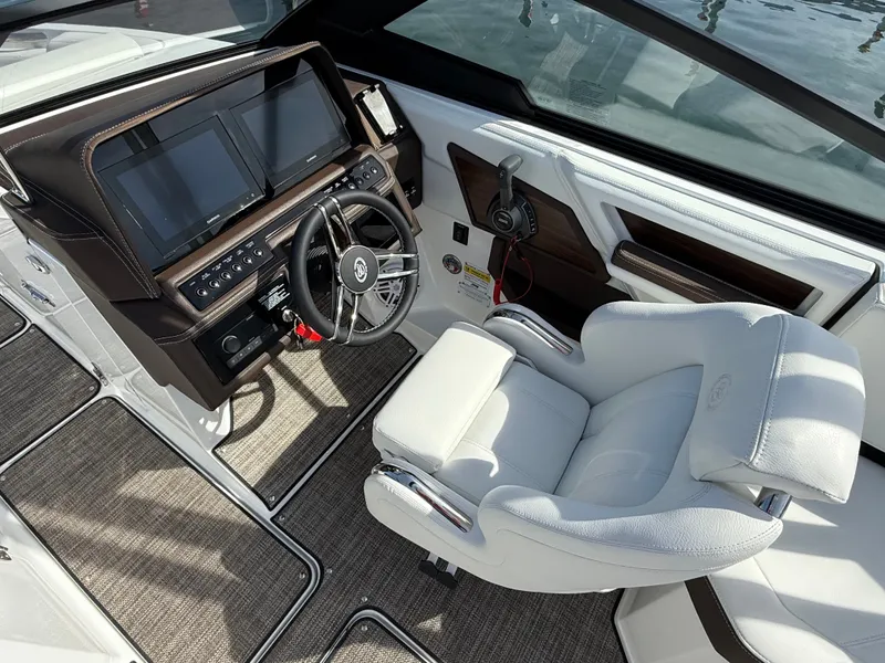 Slide: The Image of Cobalt R6 Surf 2025 - 689