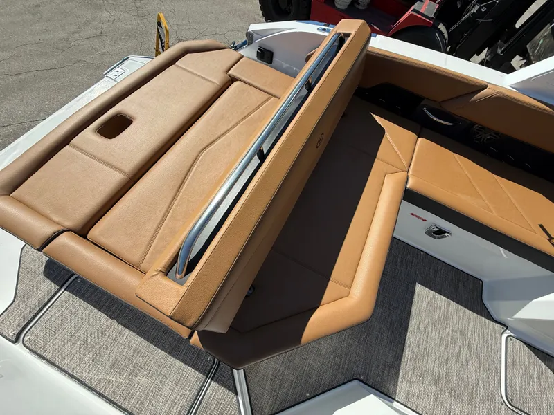 Slide: The Image of Cobalt R6 Surf 2025 - 735