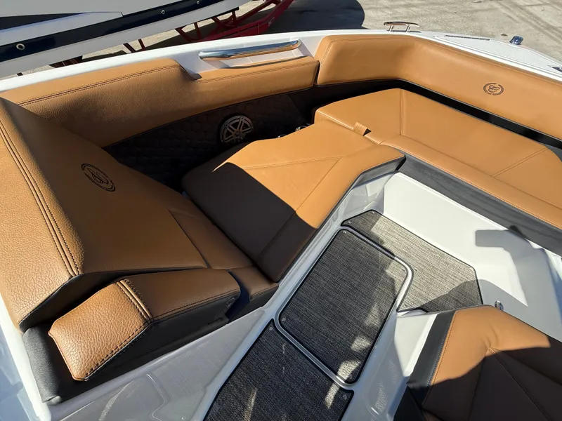 Slide: The Image of Cobalt R6 Surf 2025 - 746