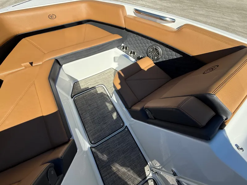 Slide: The Image of Cobalt R6 Surf 2025 - 747