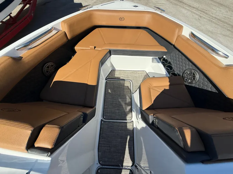 Slide: The Image of Cobalt R6 Surf 2025 - 748