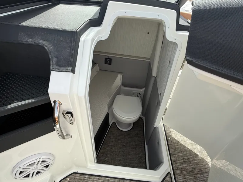 Slide: The Image of Cobalt R6 Surf 2025 - 763