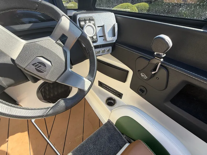 Slide: The Image of Malibu Wakesetter 22 LSV 2022 - 779