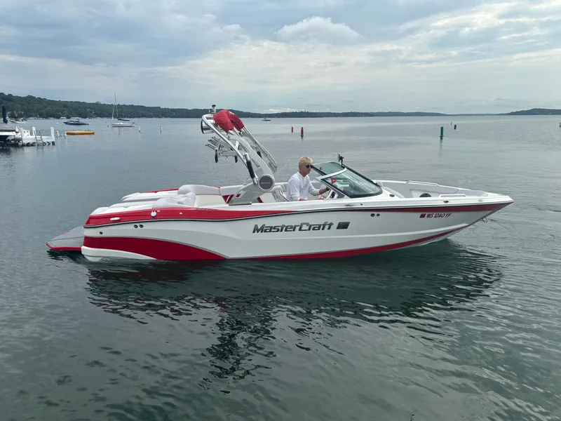 The Image of MasterCraft XT23 2019 - 1