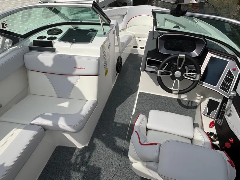 Slide: The Image of MasterCraft XT23 2019 - 282