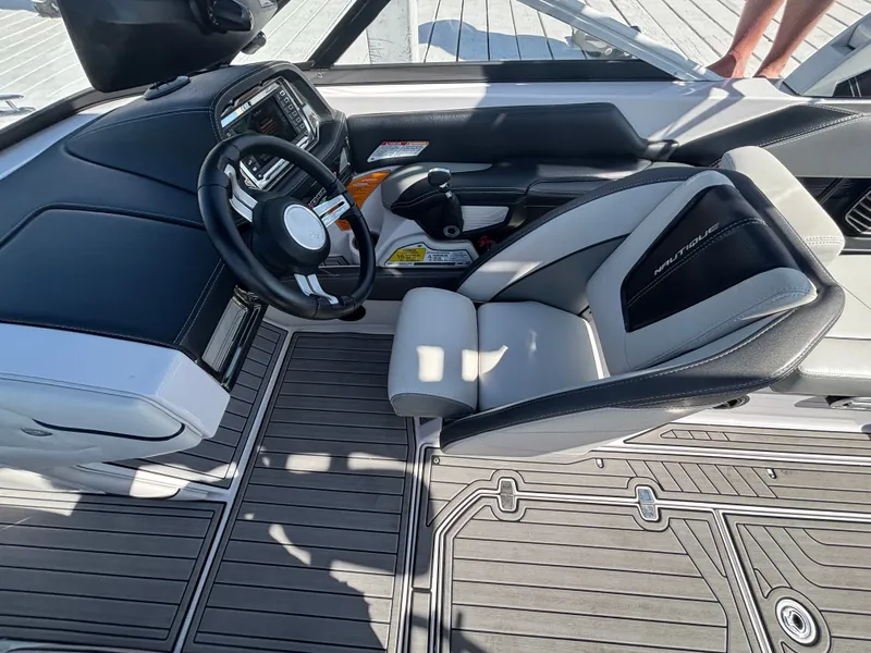 Slide: The Image of Nautique G23 2013 - 927