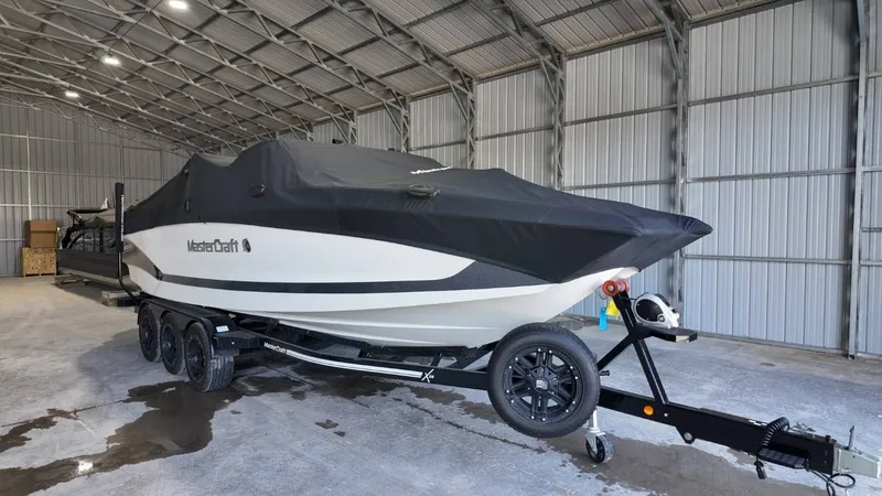 Slide: The Image of MasterCraft X26 2020 - 102