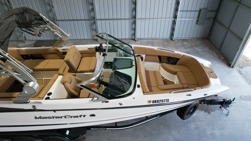 Slide: The Image of MasterCraft X26 2020 - 20