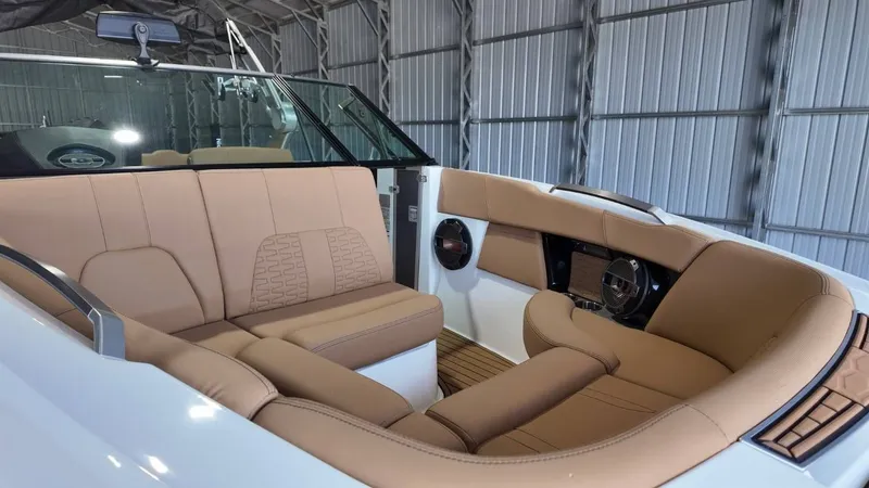 Slide: The Image of MasterCraft X26 2020 - 21