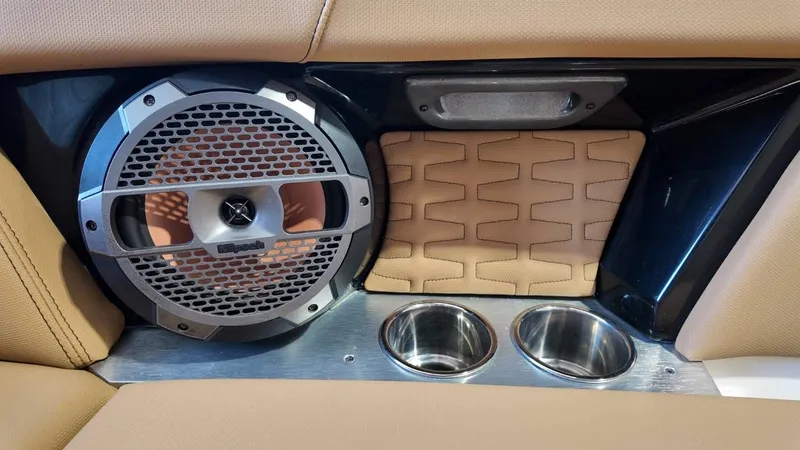 Slide: The Image of MasterCraft X26 2020 - 27