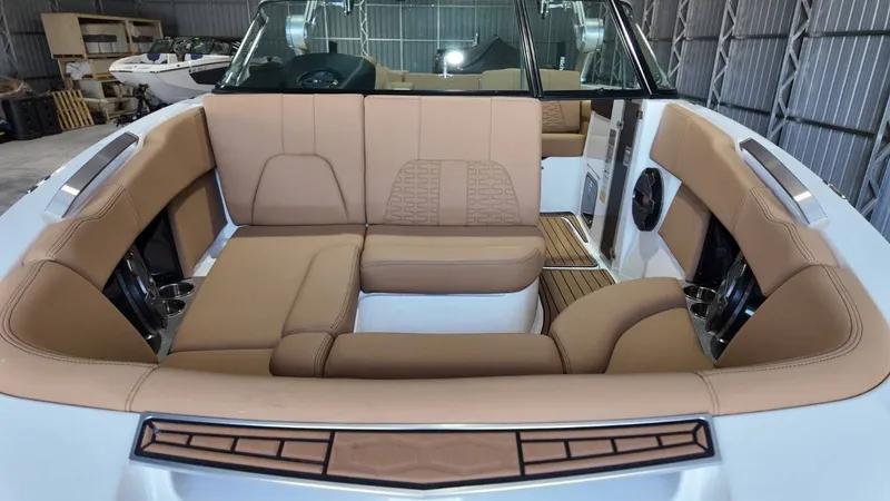 Slide: The Image of MasterCraft X26 2020 - 30