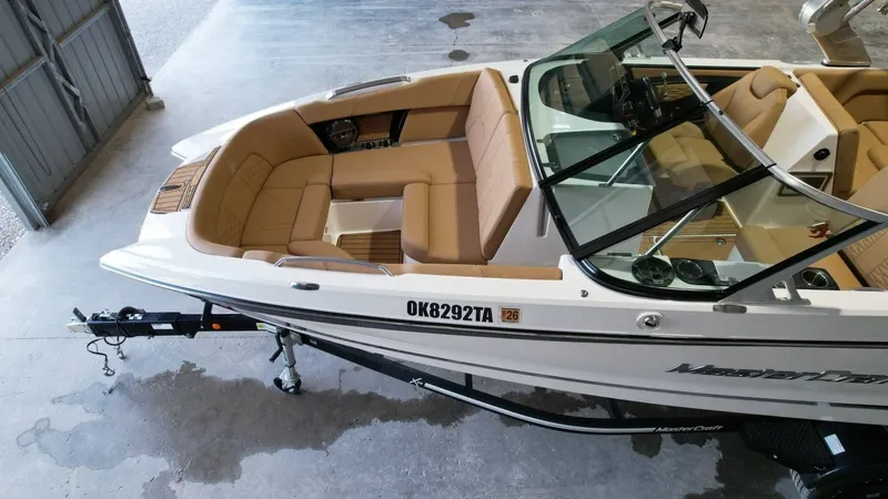 Slide: The Image of MasterCraft X26 2020 - 31