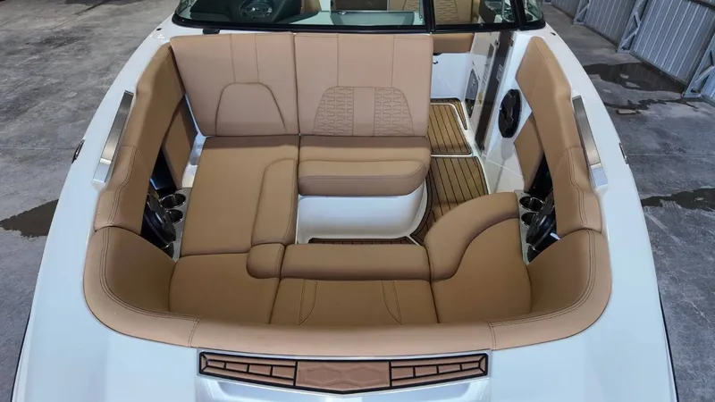 Slide: The Image of MasterCraft X26 2020 - 32