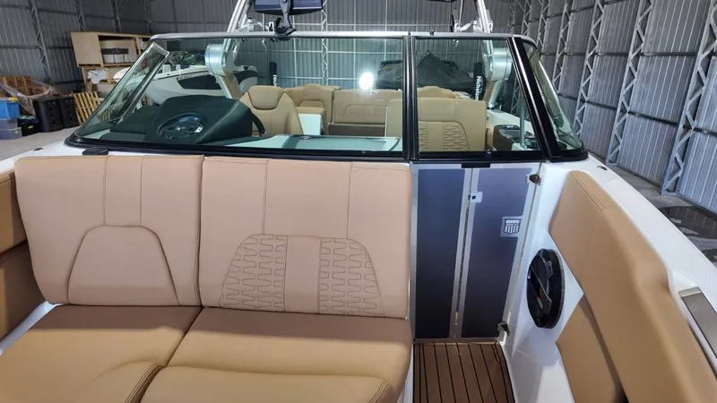 Slide: The Image of MasterCraft X26 2020 - 33