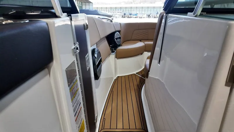 Slide: The Image of MasterCraft X26 2020 - 35