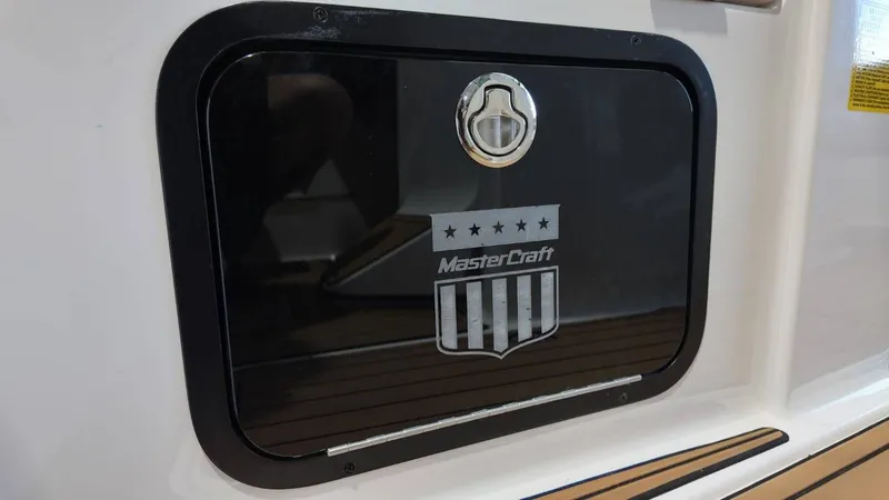 Slide: The Image of MasterCraft X26 2020 - 39