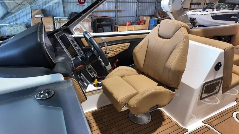 Slide: The Image of MasterCraft X26 2020 - 47