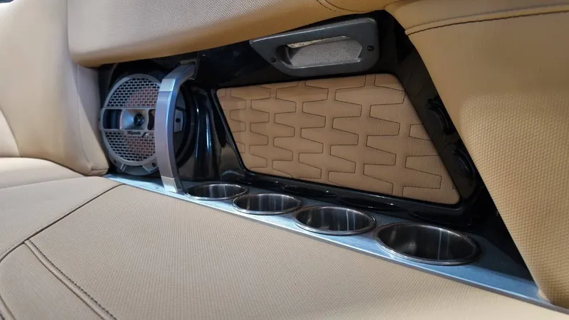 Slide: The Image of MasterCraft X26 2020 - 68