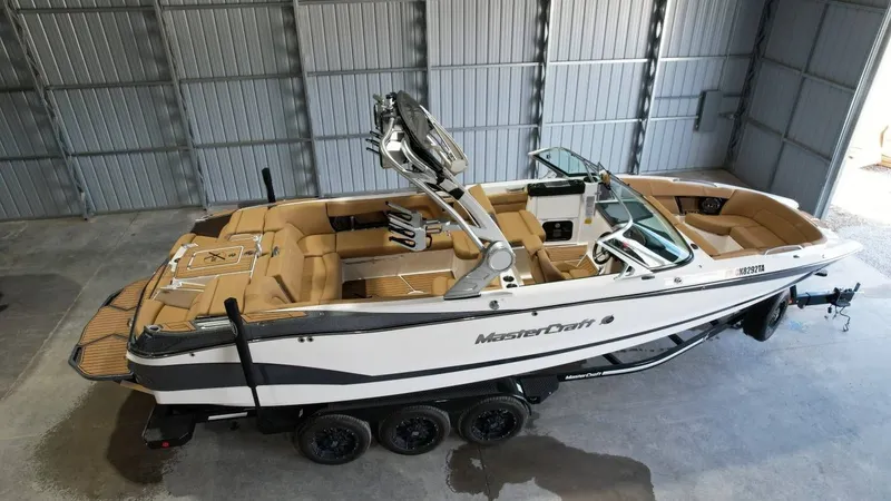 Slide: The Image of MasterCraft X26 2020 - 73