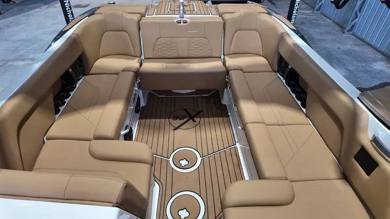 Slide: The Image of MasterCraft X26 2020 - 75