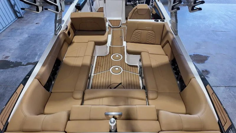 Slide: The Image of MasterCraft X26 2020 - 77