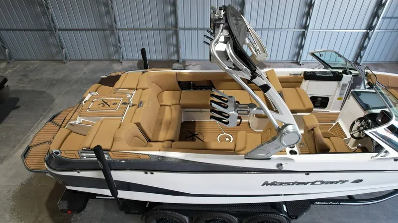 Slide: The Image of MasterCraft X26 2020 - 79