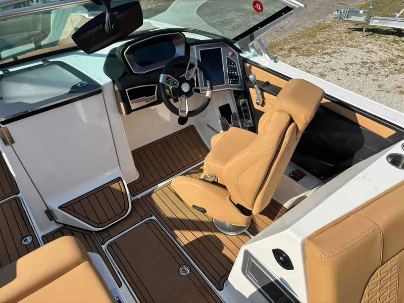 Slide: The Image of MasterCraft X26 2020 - 8