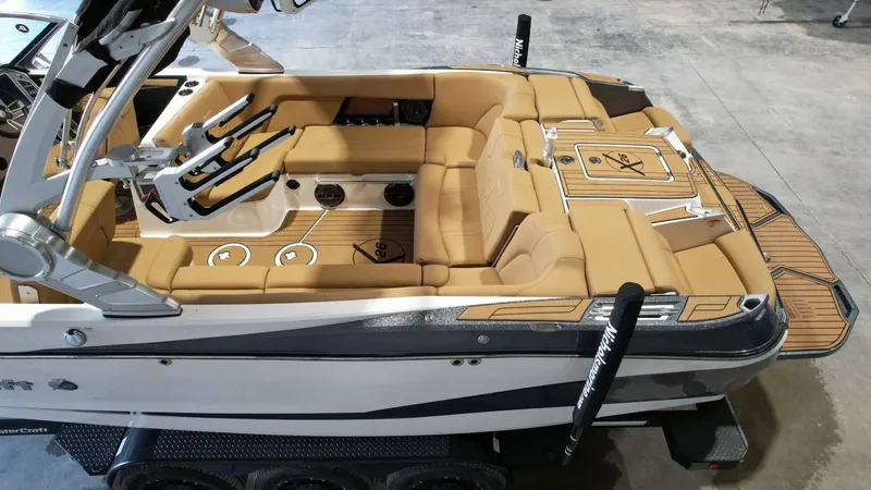 Slide: The Image of MasterCraft X26 2020 - 81