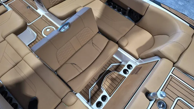 Slide: The Image of MasterCraft X26 2020 - 83