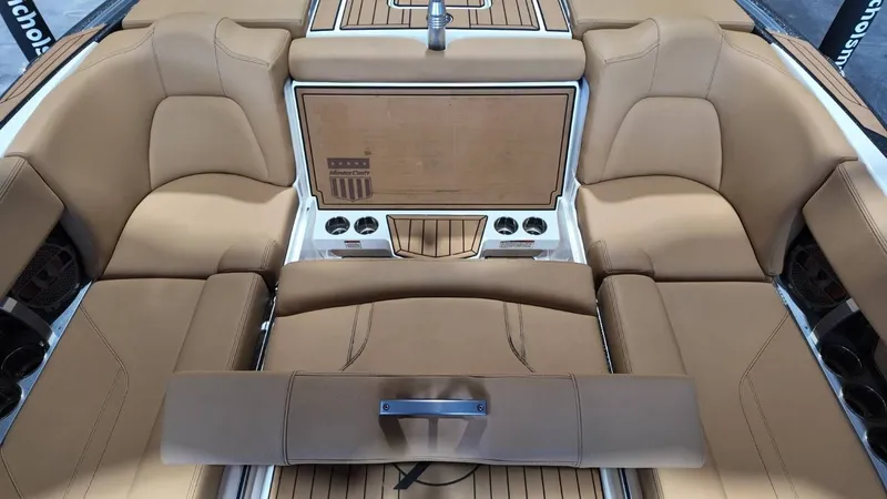 Slide: The Image of MasterCraft X26 2020 - 85