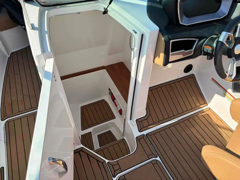 Slide: The Image of MasterCraft X26 2020 - 9