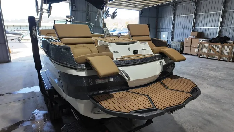 Slide: The Image of MasterCraft X26 2020 - 94