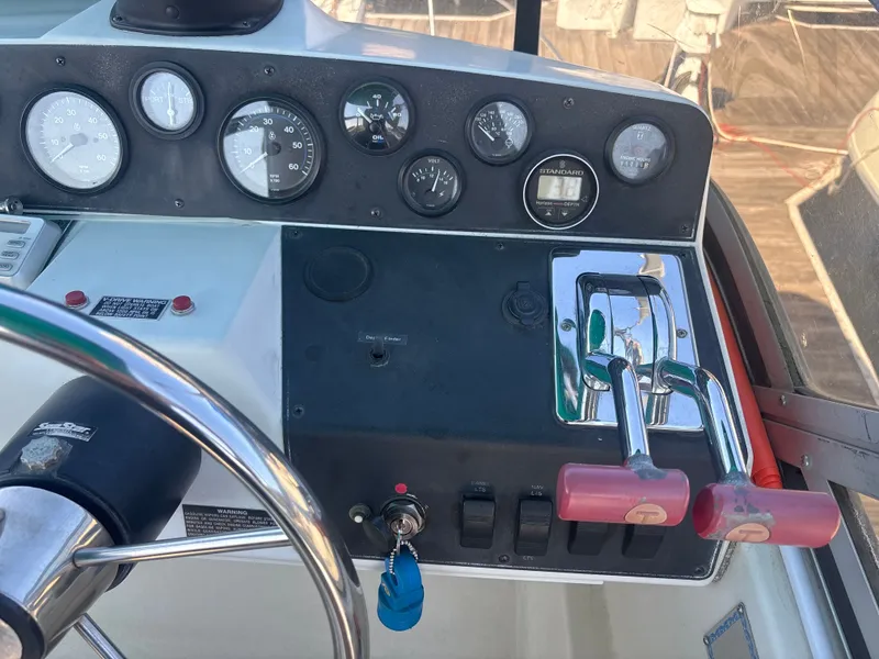 Slide: The Image of Carver 320 Voyager 1996 - 15