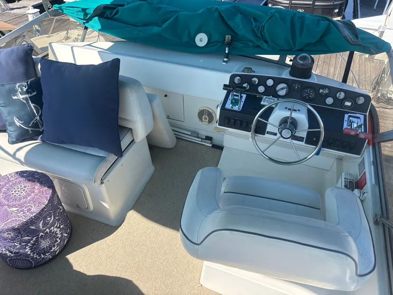 Slide: The Image of Carver Yachts 320 Voyager 1996 - 11