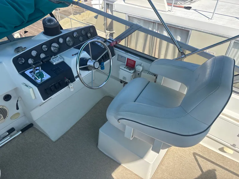 Slide: The Image of Carver Yachts 320 Voyager 1996 - 12