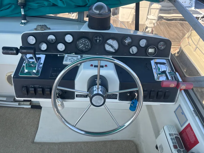 Slide: The Image of Carver Yachts 320 Voyager 1996 - 13