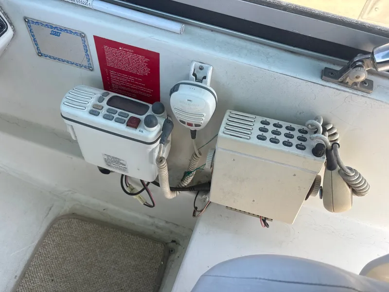 Slide: The Image of Carver Yachts 320 Voyager 1996 - 16