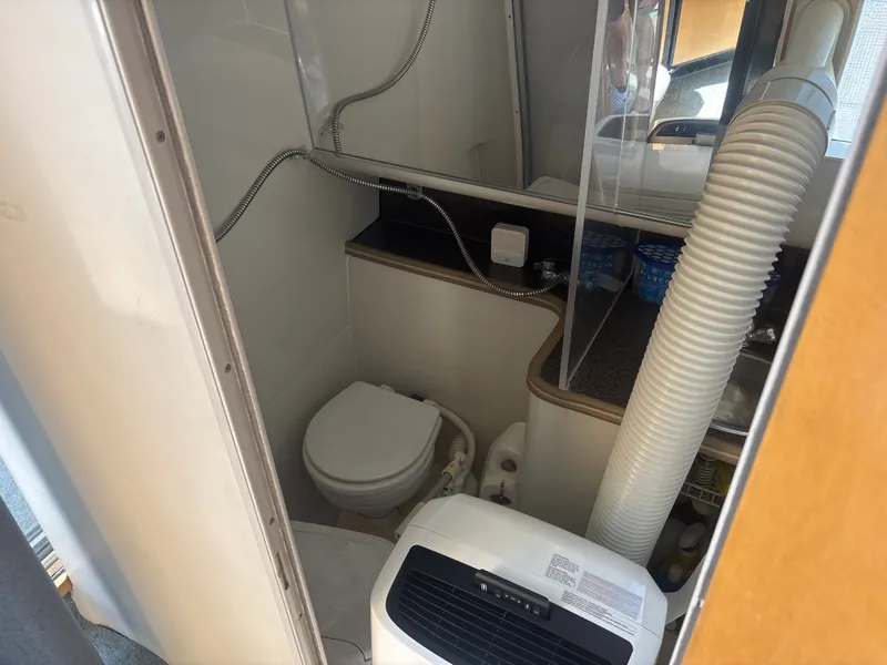 Slide: The Image of Carver Yachts 320 Voyager 1996 - 18