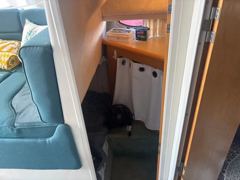 Slide: The Image of Carver Yachts 320 Voyager 1996 - 25